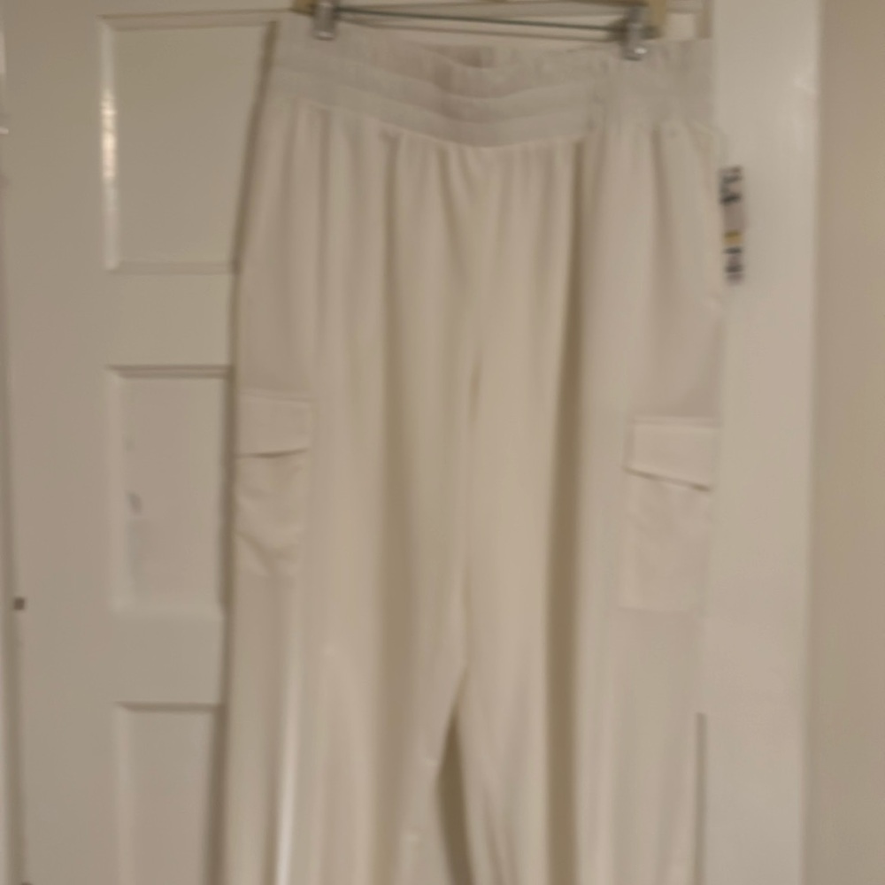 Brand new SCENIC PULL-ON CARGO PANTS IN IVORY EGRET